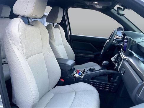 Used 2025 Toyota 4Runner SR5 AWD/4WD image 9