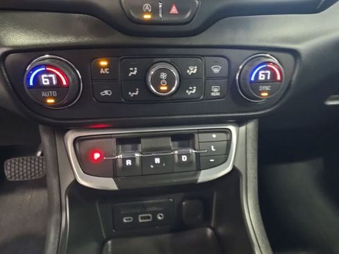 Used 2022 GMC Terrain SLT w/ Infotainment Package II AWD/4WD image 31