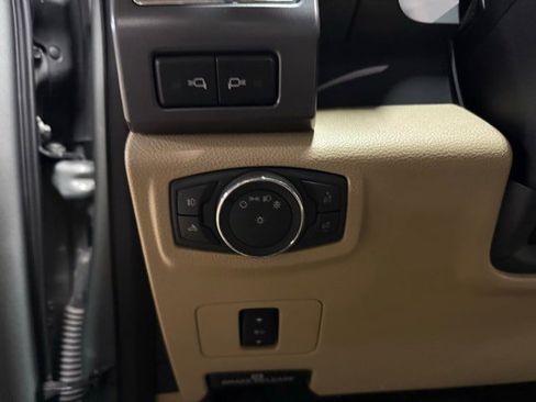 Used 2019 Ford F250 XLT w/ XLT Premium Package image 13