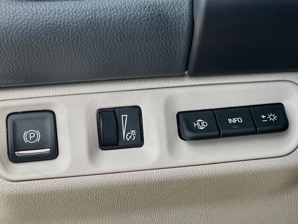 Used 2023 GMC Acadia Denali AWD/4WD image 10