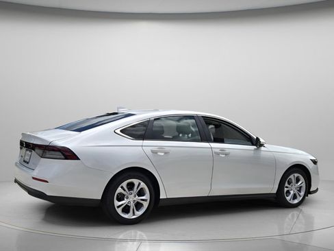 Used 2025 Honda Accord LX image 6