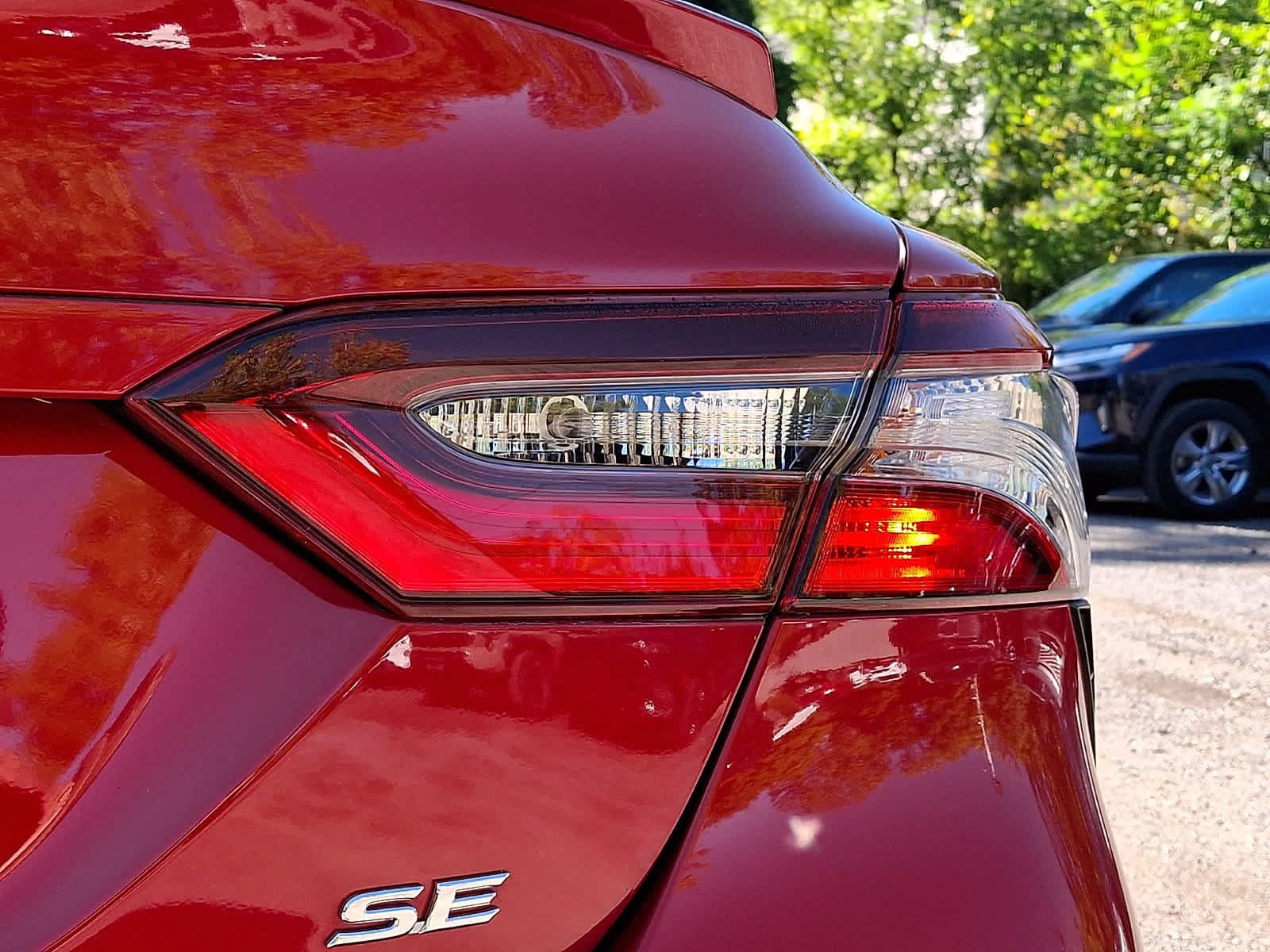 Used 2022 Toyota Camry SE w/ Cold Weather Package FWD image 11