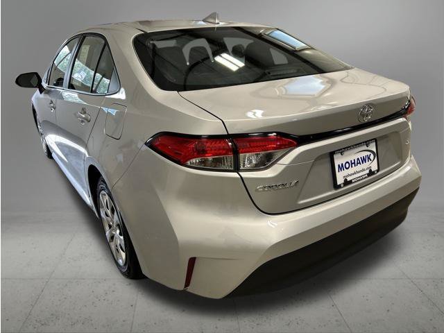 Used 2025 Toyota Corolla LE FWD image 3