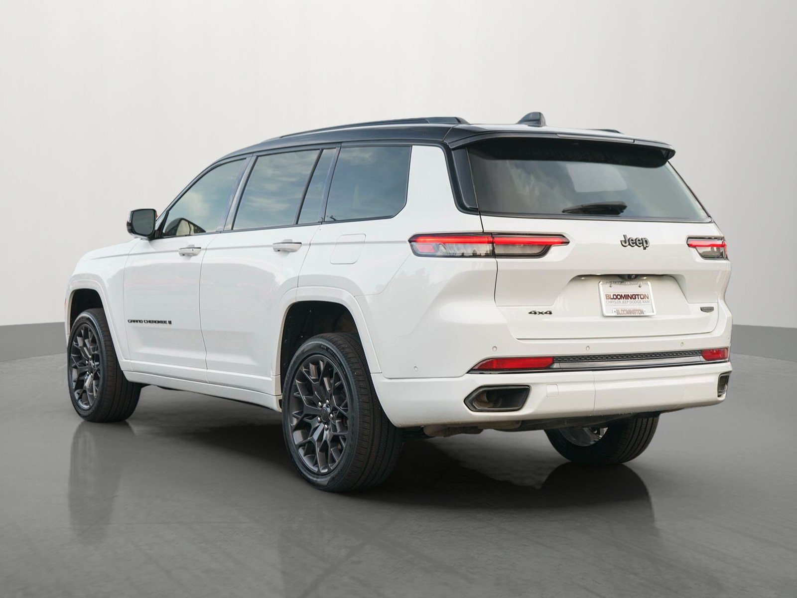 Used 2023 Jeep Grand Cherokee L Summit w/ High Altitude Package AWD/4WD image 5
