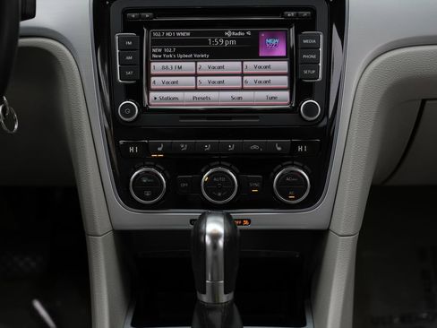 Used 2012 Volkswagen Passat 2.5 SE image 42