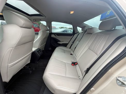 Used 2018 Honda Accord Touring image 18
