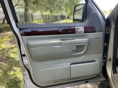 Used 2003 Lincoln Aviator AWD image 34