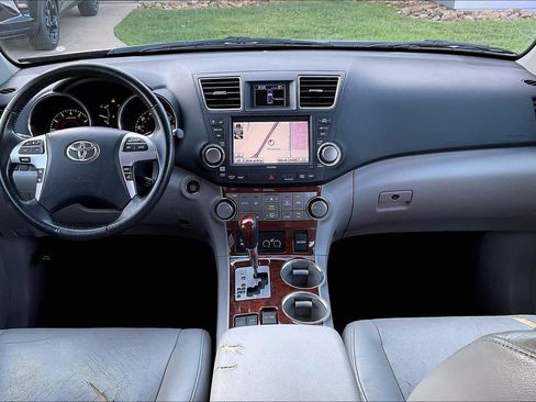 Used 2012 Toyota Highlander Limited w/ Tow Pkg FWD image 14