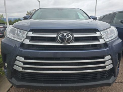 Used 2019 Toyota Highlander XLE w/ Carpet Mat Package (TMS) AWD/4WD image 2