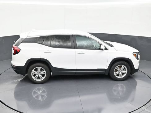 Used 2022 GMC Terrain SLE FWD image 17