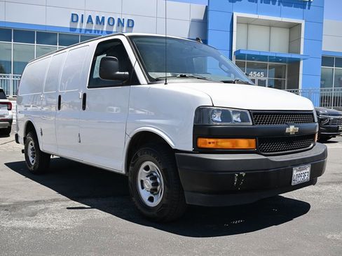 Used 2021 Chevrolet Express 2500 RWD image 1
