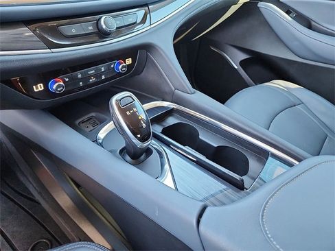 Used 2020 Buick Enclave Essence w/ LPO, Touring Package image 18