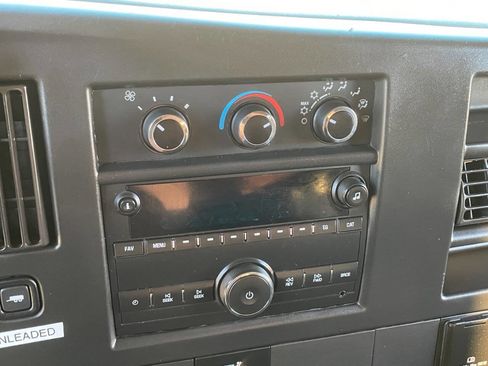 Used 2018 Chevrolet Express 2500 w/ Driver Convenience Package image 22