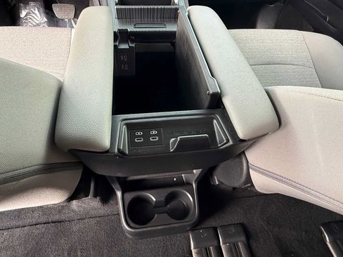 Used 2026 Toyota Sienna LE AWD/4WD image 16