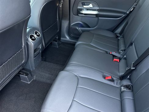 New 2025 Mercedes-Benz GLB 250 4MATIC image 12