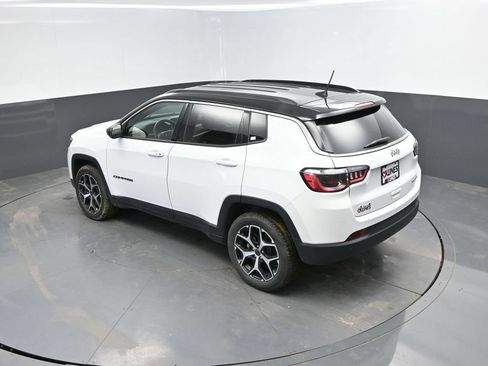 Used 2025 Jeep Compass Limited AWD/4WD image 30
