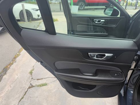 Used 2019 Volvo S60 T5 R-Design image 12