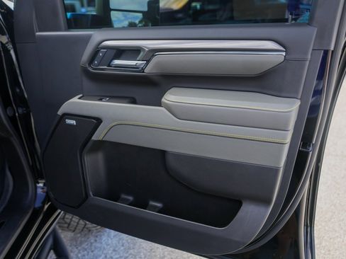 Used 2025 Chevrolet Silverado 2500 ZR2 w/ Technology Package image 32