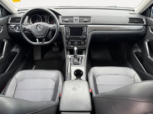 Used 2016 Volkswagen Passat 1.8T SE FWD image 4