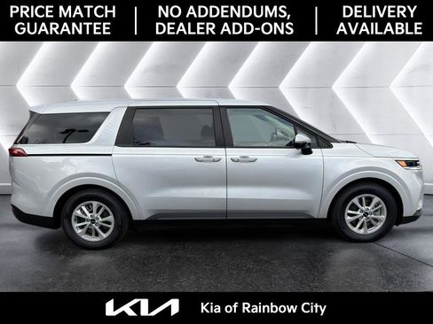 Used 2022 Kia Carnival LX image 2