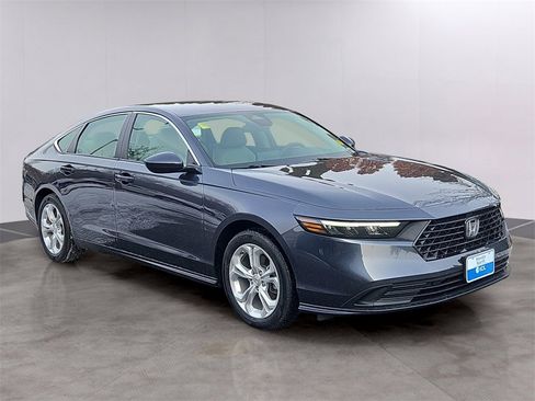 Certified 2023 Honda Accord LX image 3