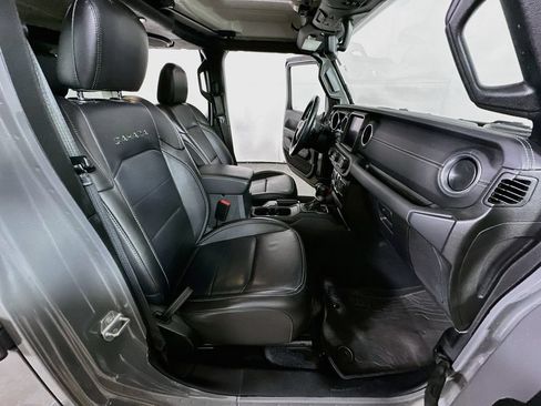 Used 2022 Jeep Wrangler Unlimited Sahara AWD/4WD image 12