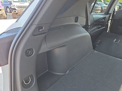 Used 2024 Chevrolet Equinox Premier AWD/4WD image 95
