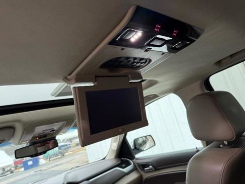 Used 2017 Chevrolet Suburban Premier image 20