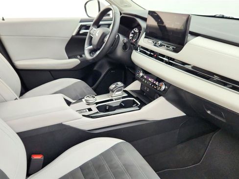Used 2025 Mitsubishi Outlander SE AWD/4WD image 34