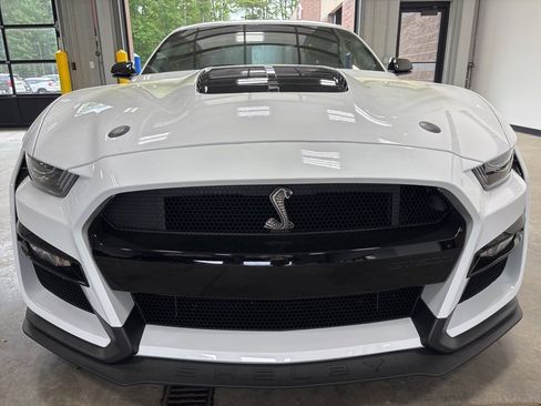 Used 2022 Ford Mustang Shelby GT500 w/ Technology Package image 3