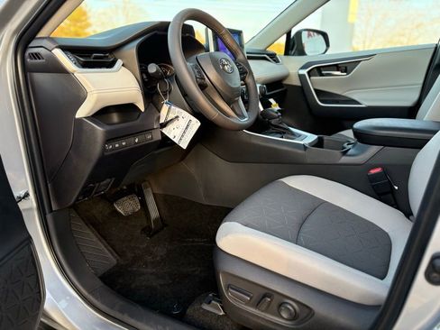 New 2025 Toyota RAV4 XLE image 14