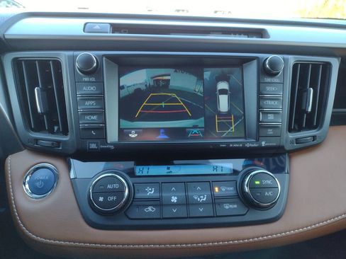 Used 2018 Toyota RAV4 Limited image 15