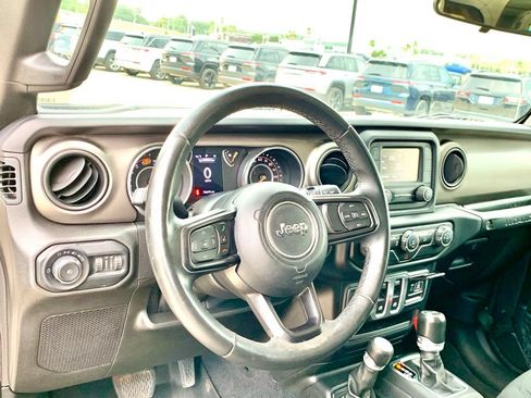 Used 2018 Jeep Wrangler Sport AWD/4WD image 14