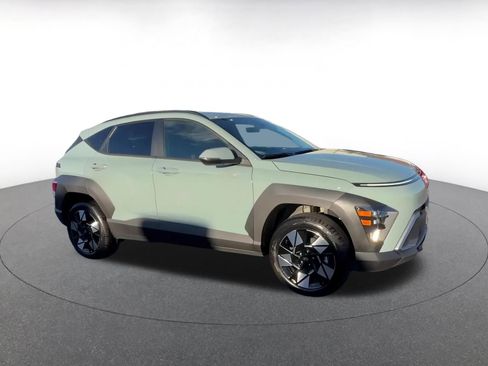 Used 2025 Hyundai Kona SEL image 2