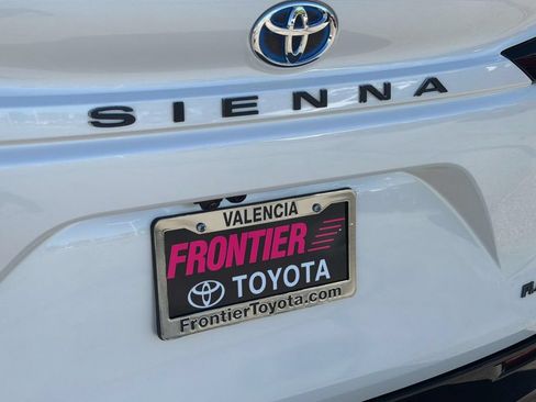 Certified 2021 Toyota Sienna Platinum FWD image 6