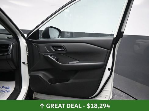 Used 2024 Nissan Rogue S image 21