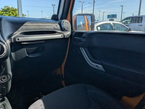 Used 2013 Jeep Wrangler Unlimited Rubicon w/ Connectivity Group AWD/4WD image 15