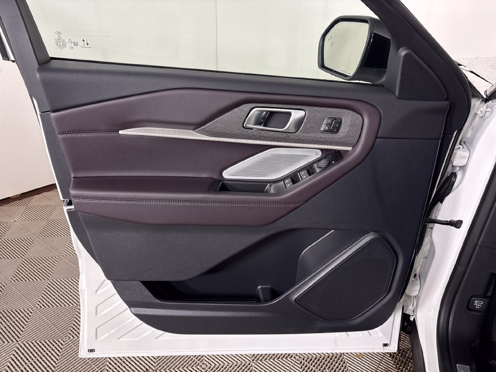 New 2027 Ford Explorer Platinum RWD image 17
