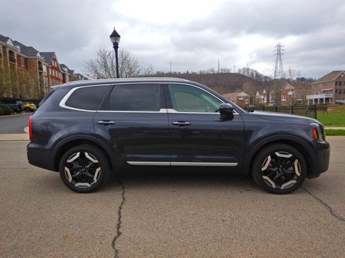 Used 2025 Kia Telluride S image 7