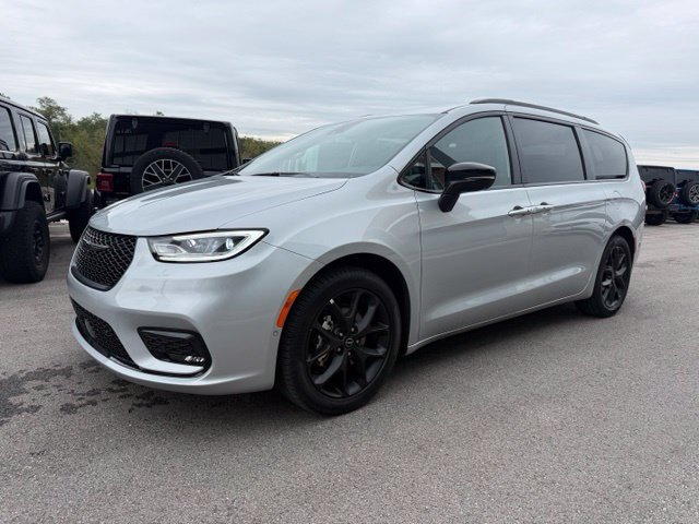 Used 2026 Chrysler Pacifica Select w/ S Appearance Package FWD image 8