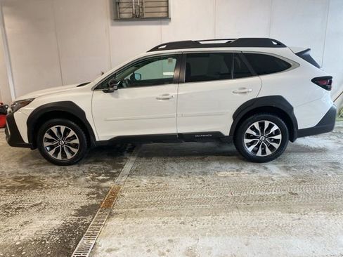 Used 2023 Subaru Outback Limited image 9