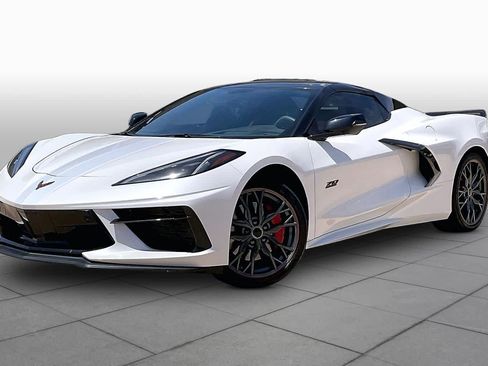 Used 2023 Chevrolet Corvette Stingray Premium Conv w/ Z51 Performance Package RWD image 3