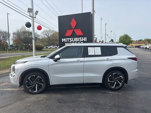 Used 2023 Mitsubishi Outlander SEL AWD/4WD image 7