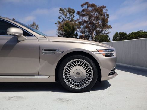Used 2021 Genesis G90 3.3T Premium RWD image 11