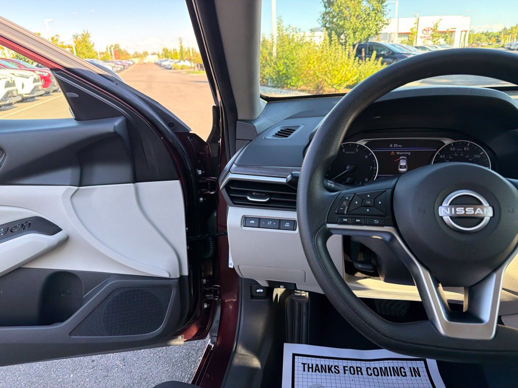 Used 2025 Nissan Altima 2.5 SV FWD image 26