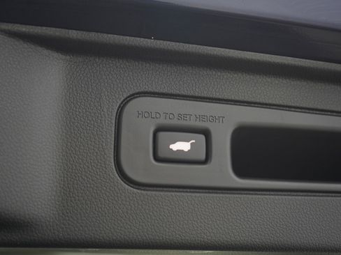 Used 2024 Honda Pilot Touring image 11
