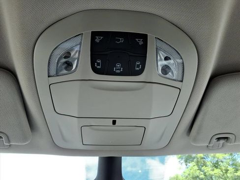 Used 2023 Chrysler Pacifica Touring-L FWD image 24