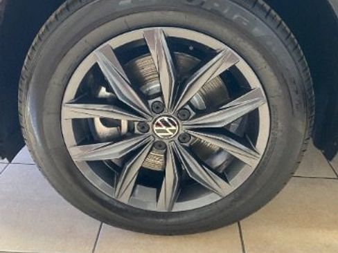 Used 2023 Volkswagen Tiguan SE w/ Panoramic Sunroof Package image 37