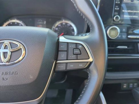 Used 2022 Toyota Highlander LE image 14