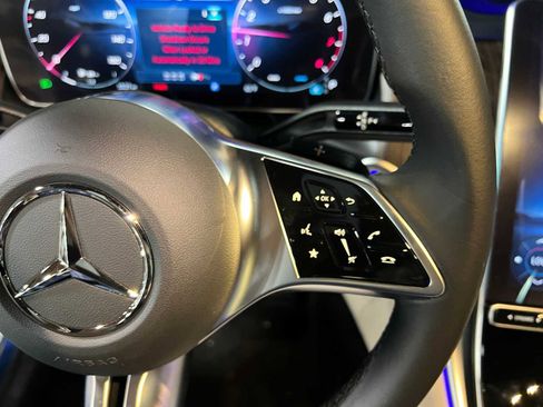 Used 2025 Mercedes-Benz GLC 300 4MATIC image 22
